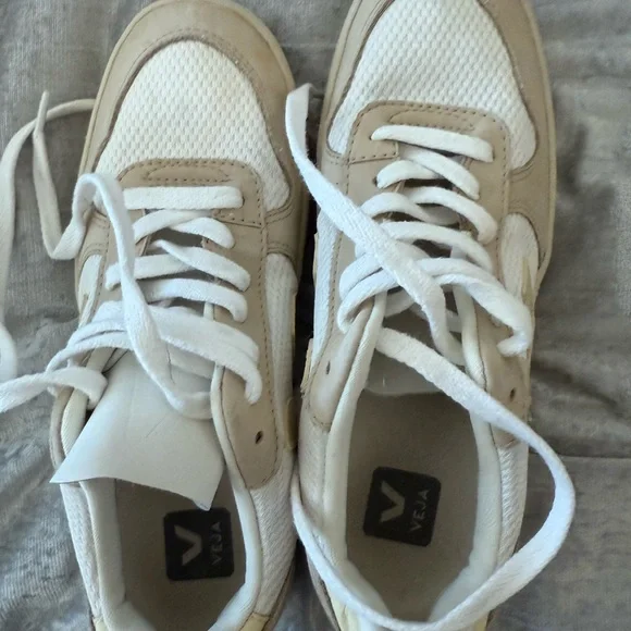 Veja Cream and White Mesh Sneakers - Picture 3 of 4